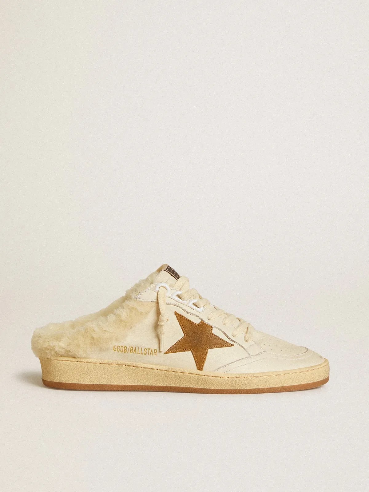 Ball Star Sabots in leather with suede star and beige shearling lining