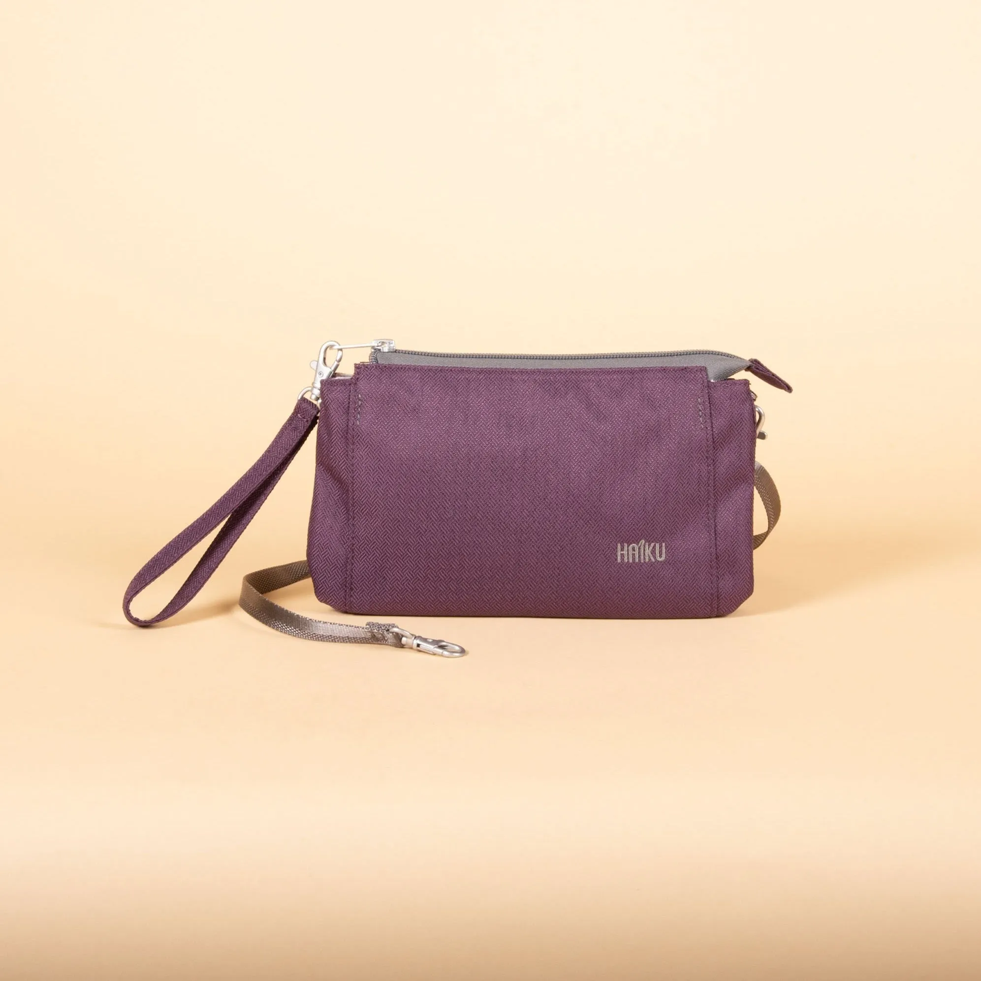 Stride Wristlet