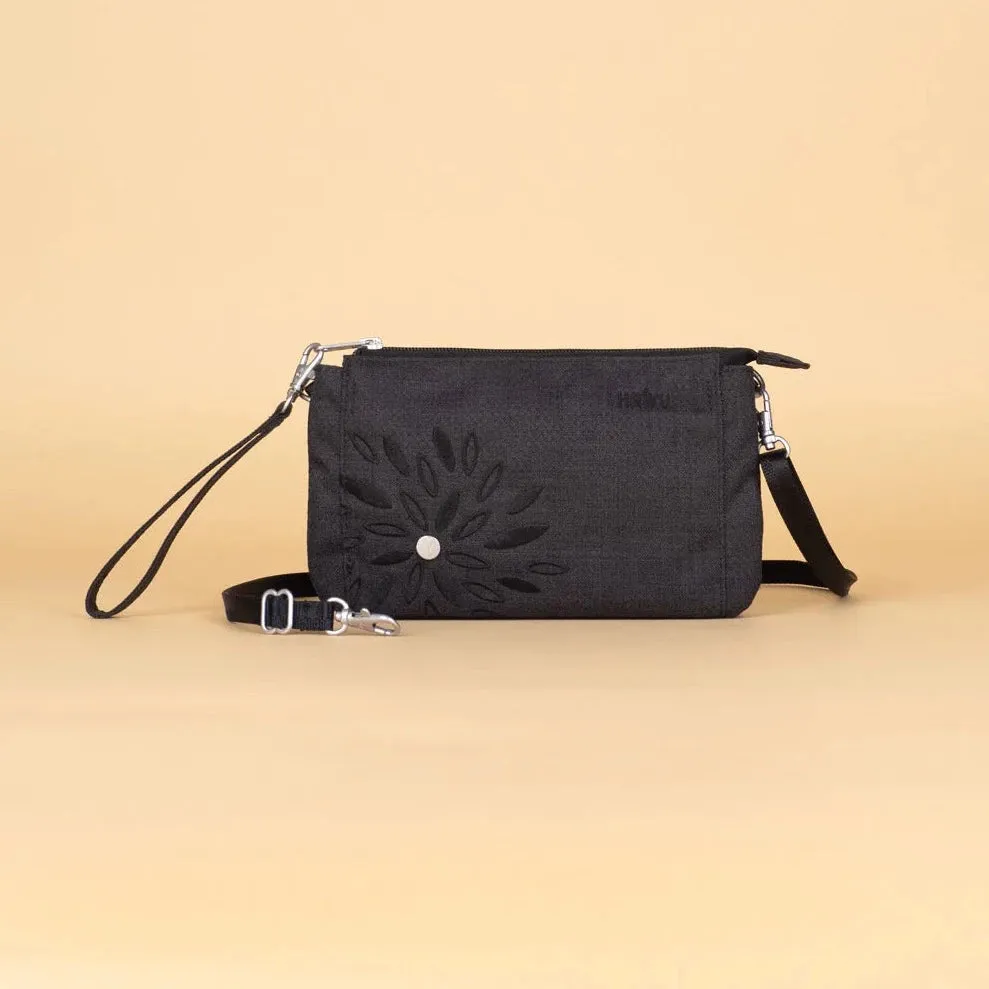 Stride Wristlet